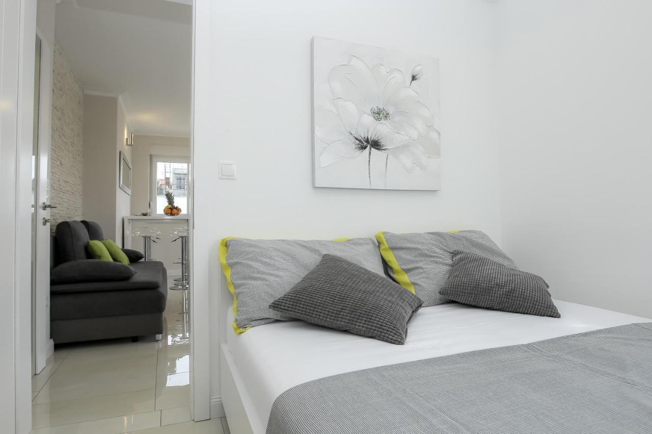 Apartments Tomana Novalja Exterior photo